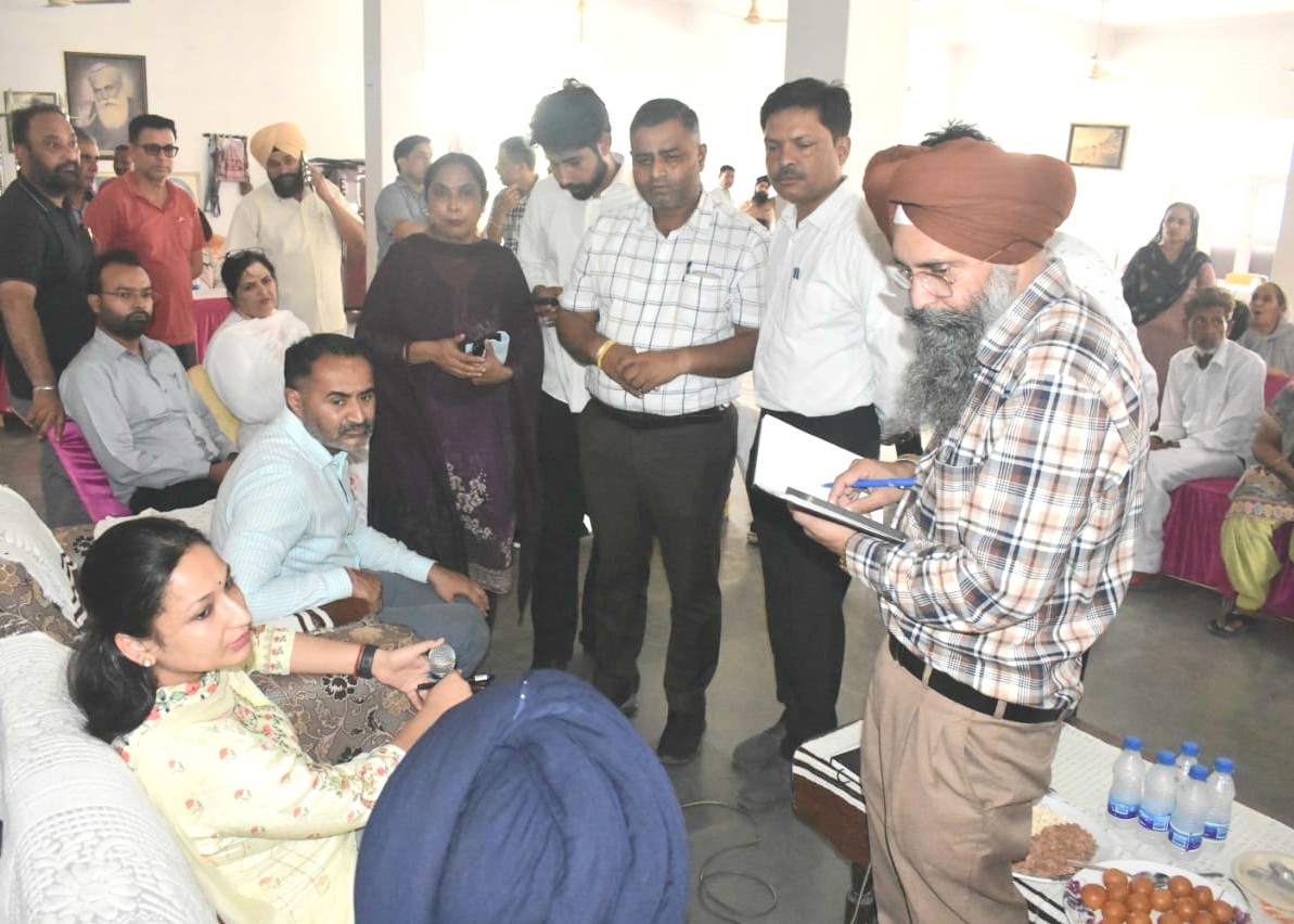 A public grievance redressal camp was organized in village Jayan of Chabewal Vidhan Sabha constituency